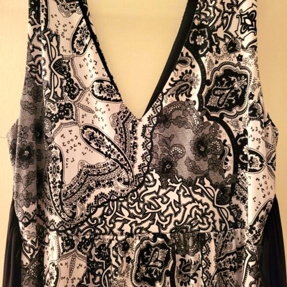 Black and White Dress - Picture 9 of 13